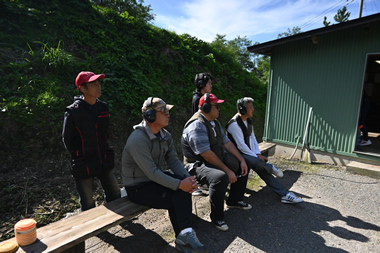 見学するハンター